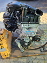 Laden Sie das Bild in den Galerie-Viewer, Motor Toyota Yaris 1KR-B52 1.0 49TKm 2017 Benzin Engine Unkomplett MOT2328914047zz