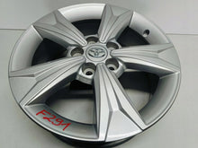 Laden Sie das Bild in den Galerie-Viewer, 1x Alufelge 17 Zoll 6.5" 5x114.3 45ET Glanz Silber PW457-10001 Toyota C-Hr Chr FEL9014038732rn