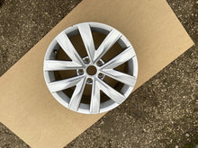 Load image into Gallery viewer, 1x Alufelge 17 Zoll 7.0" 5x112 38ET Glanz Silber VW Passat B8 Arteon Rim Wheel FEL8894332672vl