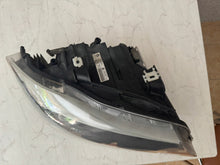 Laden Sie das Bild in den Galerie-Viewer, Frontscheinwerfer BMW 3 E91 E90 Rechts Scheinwerfer Headlight