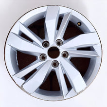 Laden Sie das Bild in den Galerie-Viewer, 1x Alufelge 15 Zoll 5.5&quot; 5x100 40ET Glanz Silber 2G0601025 VW Polo Rim Wheel