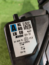 Laden Sie das Bild in den Galerie-Viewer, Frontscheinwerfer Toyota Aygo X Links Scheinwerfer Headlight SCH8065333522ln