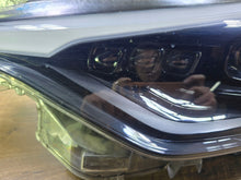 Laden Sie das Bild in den Galerie-Viewer, Frontscheinwerfer Toyota Chr 81150-YP281-00 Links Scheinwerfer Headlight SCH1396651089mz