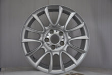 Laden Sie das Bild in den Galerie-Viewer, 1x Alufelge 18 Zoll 8.0" 5x120 34ET Glanz Silber 74906987 BMW 1 Rim Wheel FEL4395561179ng