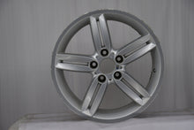 Laden Sie das Bild in den Galerie-Viewer, 1x Alufelge 18 Zoll 7.5&quot; 5x120 49ET Glanz Silber 8036939 BMW 1 Rim Wheel