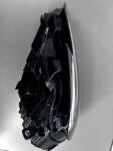 Laden Sie das Bild in den Galerie-Viewer, Frontscheinwerfer Audi A3 8V0941033C Ein Stück (Rechts oder Links) Headlight