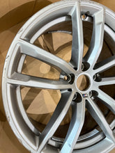 Laden Sie das Bild in den Galerie-Viewer, 1x Alufelge 18 Zoll 8.0&quot; 5x112 30ET 8093405 BMW G31 G30 Rim Wheel