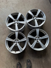 Laden Sie das Bild in den Galerie-Viewer, 4x Alufelge 18 Zoll 8.0" 5x108 42 5ET Glanz Silber 31423515 Volvo I Rim Wheel FEL3616025236ni