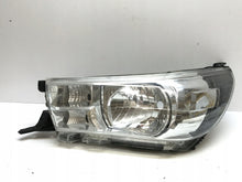 Laden Sie das Bild in den Galerie-Viewer, Frontscheinwerfer Toyota Hilux VIII Links Scheinwerfer Headlight SCH6728565980ms
