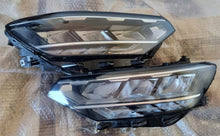 Laden Sie das Bild in den Galerie-Viewer, Frontscheinwerfer VW Passat B8 90172735 90172734 LED Rechts oder Links SCH9998828423mz