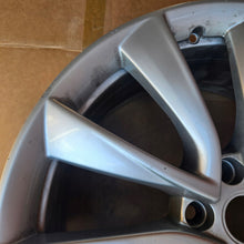 Laden Sie das Bild in den Galerie-Viewer, 1x Alufelge 19 Zoll 8.5" 5x114.3 35ET Glanz Silber 1044227-00-D Tesla Model 3 FEL1950672401rh