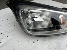 Laden Sie das Bild in den Galerie-Viewer, Frontscheinwerfer Hyundai I10 92102-B9000 Rechts Scheinwerfer Headlight