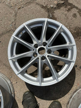 Load image into Gallery viewer, 1x Alufelge 17 Zoll 7.5" 5x112 27ET Glanz Silber 6868217 BMW G30 Rim Wheel FEL5147231578md