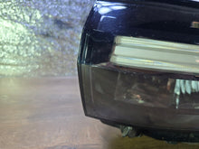 Load image into Gallery viewer, Frontscheinwerfer Dacia Duster 260603515R LED Ein Stück (Rechts oder Links)