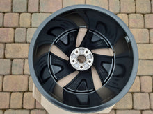 Laden Sie das Bild in den Galerie-Viewer, 1x Alufelge 20 Zoll 9.0" 5x112 42ET Schwarz 11A601025 VW Id.3 Id.5 Id.4 FEL6708265197gu