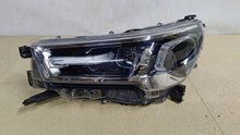 Laden Sie das Bild in den Galerie-Viewer, Frontscheinwerfer Toyota Hilux VIII 81150-0KU80 LED Links Scheinwerfer Headlight SCH8350125215wz