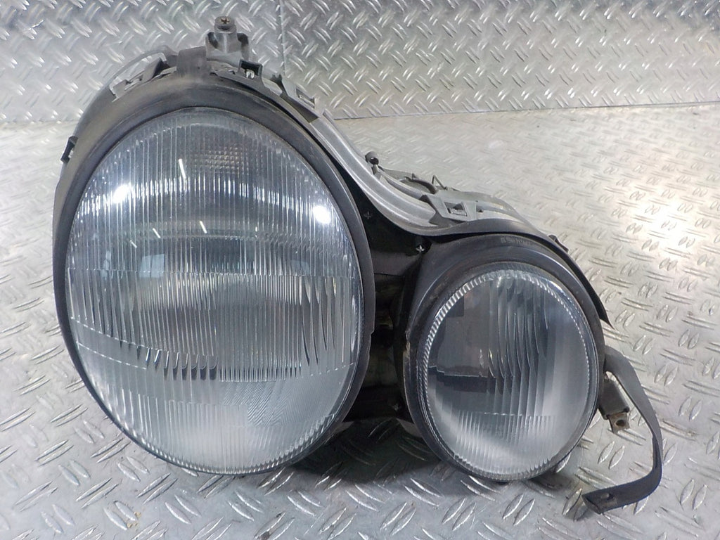 Frontscheinwerfer Mercedes-Benz W210 144346-00 Xenon Rechts Headlight SCH8528043879jw
