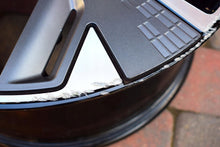 Laden Sie das Bild in den Galerie-Viewer, 1x Alufelge 17 Zoll 7.0&quot; 4x108 32ET Glanz Schwarz 93484567 Opel Corsa F