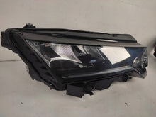 Laden Sie das Bild in den Galerie-Viewer, Frontscheinwerfer Skoda Octavia IV 5E4941010 Rechts Scheinwerfer Headlight SCH4810228308ze