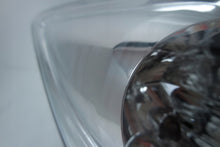 Laden Sie das Bild in den Galerie-Viewer, Frontscheinwerfer Toyota Auris 8107002480 LED Ein Stück (Rechts oder Links)