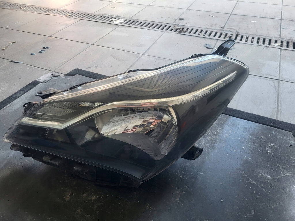 Frontscheinwerfer Toyota Yaris Links Scheinwerfer Headlight