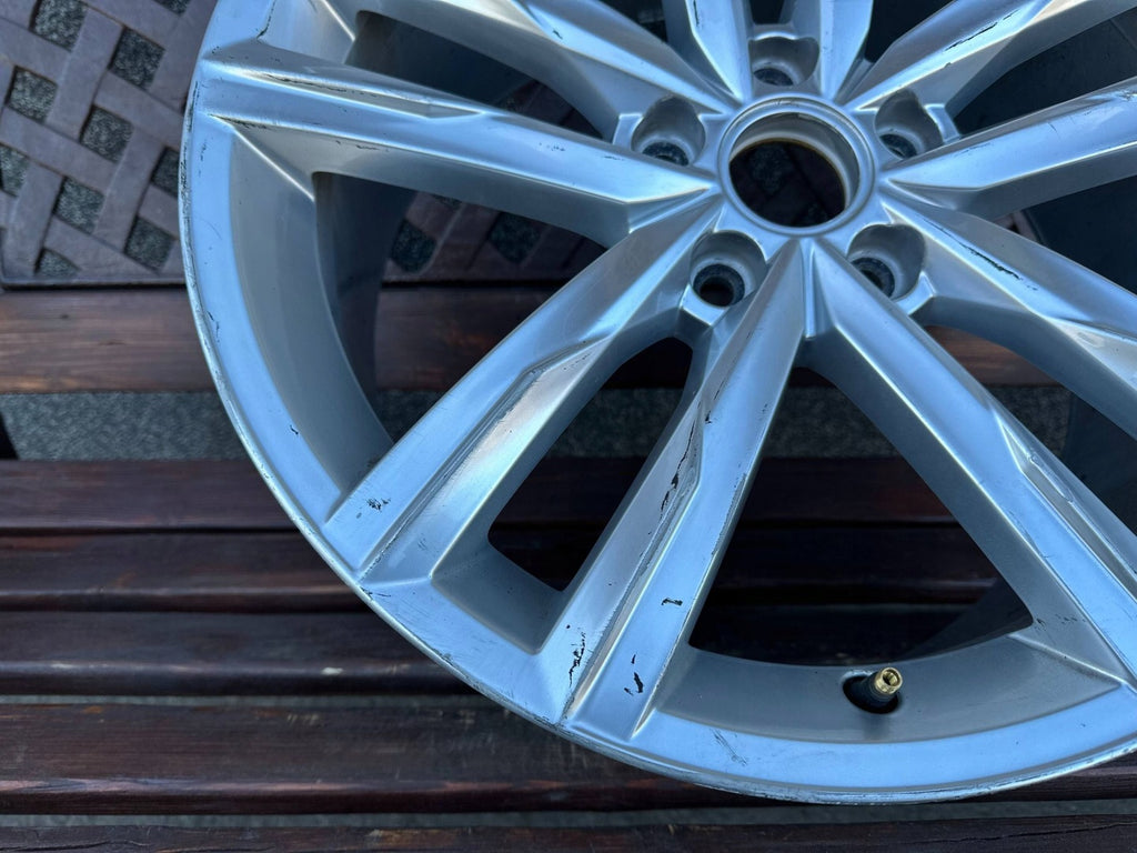 1x Alufelge 18 Zoll 8.0" 5x112 44ET Glanz Silber 3G0601025H VW Passat B8 FEL7745153742uh