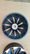 Laden Sie das Bild in den Galerie-Viewer, 1x Alufelge 21 Zoll 8.5&quot; 5x112 5LA601025BM 5LA-601-025BM Skoda Enyaq Rim Wheel