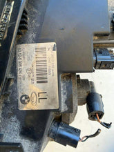 Laden Sie das Bild in den Galerie-Viewer, Frontscheinwerfer BMW 3 E46 6906494 6906493 Ein Satz Scheinwerfer Headlight