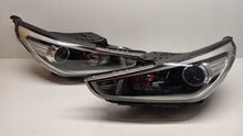 Load image into Gallery viewer, Frontscheinwerfer Hyundai I30 III 92102G4000 Ein Satz Scheinwerfer Headlight