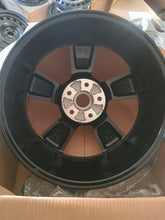 Load image into Gallery viewer, 1x Alufelge 17 Zoll 7.0" 5x114.3 40ET Glanz Schwarz D0C00-4EA8A Nissan X-Trail I FEL1612589324aj