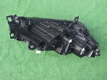 Laden Sie das Bild in den Galerie-Viewer, Frontscheinwerfer Skoda Enyaq 5LB941015 Full LED Ein Stück (Rechts oder Links)