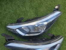 Load image into Gallery viewer, Frontscheinwerfer Hyundai I20 Ein Satz Scheinwerfer Headlight SCH5999096955nm