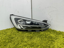 Laden Sie das Bild in den Galerie-Viewer, Frontscheinwerfer Ford Focus TRM204 LED Rechts Scheinwerfer Headlight