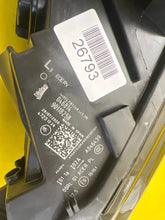 Load image into Gallery viewer, Frontscheinwerfer Audi A3 8V0941005E Xenon Ein Stück (Rechts oder Links)