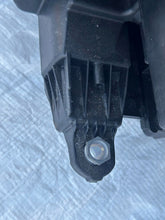 Laden Sie das Bild in den Galerie-Viewer, Frontscheinwerfer Skoda Superb I 3P1941016B Rechts Scheinwerfer Headlight SCH8883400497ya