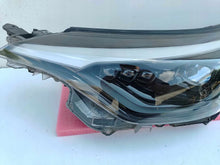 Laden Sie das Bild in den Galerie-Viewer, Frontscheinwerfer Toyota C-Hr 81150-YP280 Links Scheinwerfer Headlight SCH1746075263fr
