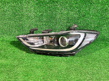 Laden Sie das Bild in den Galerie-Viewer, Frontscheinwerfer Hyundai Elantra 92101-F2100 LED Links Scheinwerfer Headlight