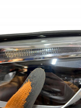Laden Sie das Bild in den Galerie-Viewer, Frontscheinwerfer Mercedes-Benz Gla H247 A2479064104 LED Links Headlight SCH1249305637ip