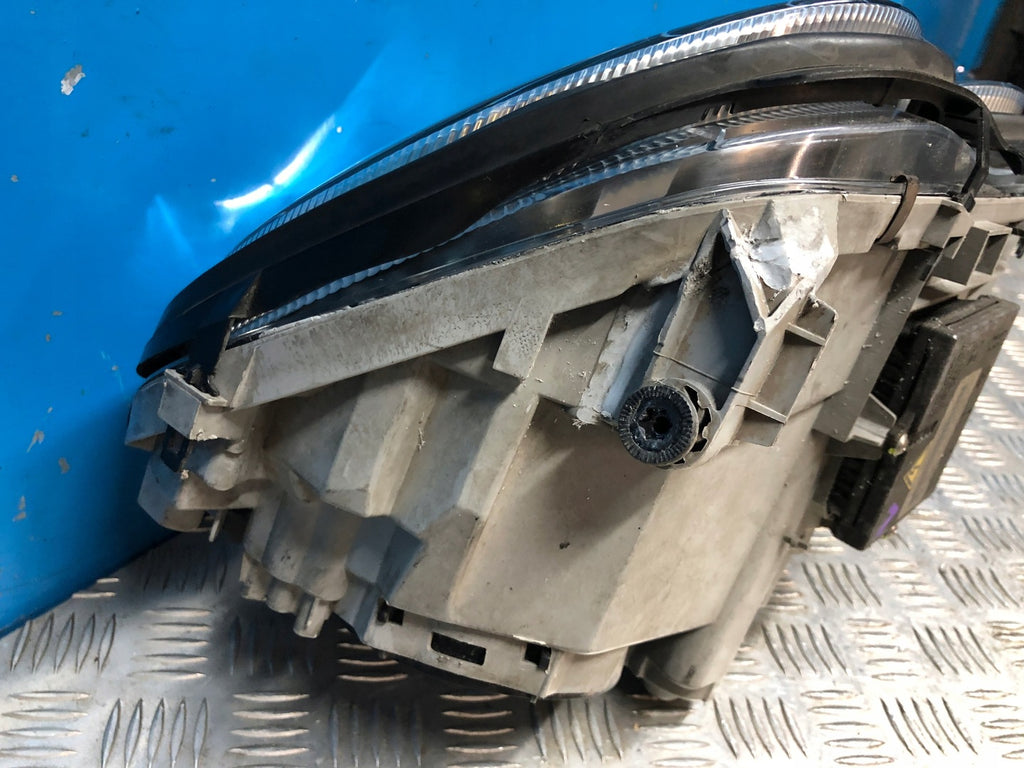 Frontscheinwerfer Mercedes-Benz W203 A2038203861 Xenon Rechts Headlight SCH1128960143se