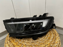 Laden Sie das Bild in den Galerie-Viewer, Frontscheinwerfer Opel Astra L 9851881680 LED Ein Stück (Rechts oder Links) SCH5888085661fx