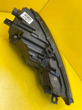Laden Sie das Bild in den Galerie-Viewer, Frontscheinwerfer Audi B9 8W0941035J LED Ein Stück (Rechts oder Links) Headlight