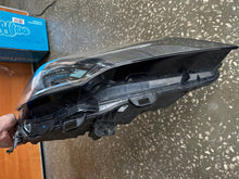 Laden Sie das Bild in den Galerie-Viewer, Frontscheinwerfer Opel Astra 39111144 LED Rechts Scheinwerfer Headlight SCH5258063409xt