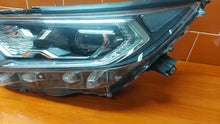 Load image into Gallery viewer, Frontscheinwerfer Toyota V 81185-42A33 LED Ein Stück (Rechts oder Links)