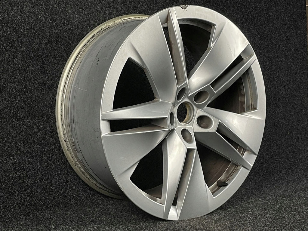 1x Alufelge 19 Zoll 8.0" 5x112 45ET Glanz Silber 5LA601025B Skoda Enyaq
