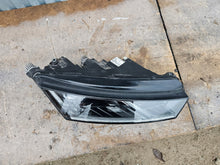 Laden Sie das Bild in den Galerie-Viewer, Frontscheinwerfer Skoda Octavia IV 5EA941016A Rechts Scheinwerfer Headlight SCH5446698644eb