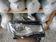 Laden Sie das Bild in den Galerie-Viewer, Frontscheinwerfer Jeep Grand Cherokee Wk2 LED Ein Satz Scheinwerfer Headlight SCH3962147822ud