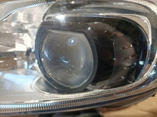 Load image into Gallery viewer, Frontscheinwerfer Ford Focus F1EB-13D155-AC Xenon Links Scheinwerfer Headlight