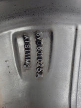 Laden Sie das Bild in den Galerie-Viewer, 1x Alufelge 15 Zoll 6.0&quot; 5x100 38ET Glanz Silber 6V0601025 Skoda Fabia Iii