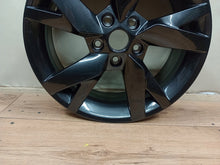 Laden Sie das Bild in den Galerie-Viewer, 1x Alufelge 17 Zoll 6.5&quot; 5x112 46ET Glanz Silber 5E3601025 Skoda Octavia 5e3