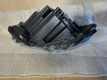 Laden Sie das Bild in den Galerie-Viewer, Frontscheinwerfer Ford JR3B-13005 LED Rechts Scheinwerfer Headlight SCH9002341221zt